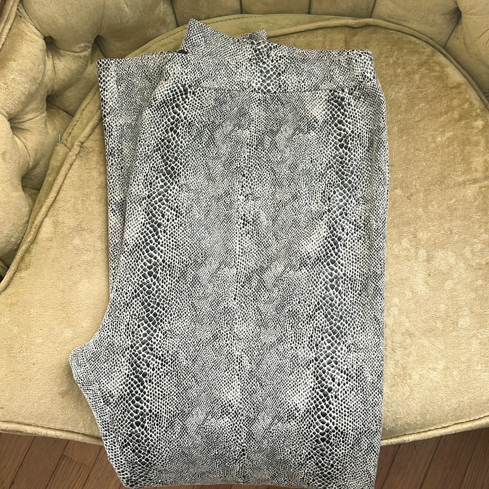 NWT See N Be Seen White Snakeskin Trousers / Leggings